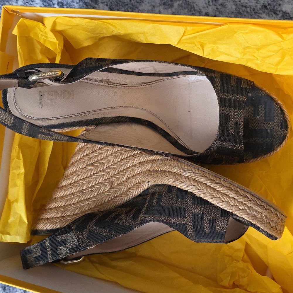 Fendi Women's Black and Brown Slingback Shoes - Picture 2 of 5
